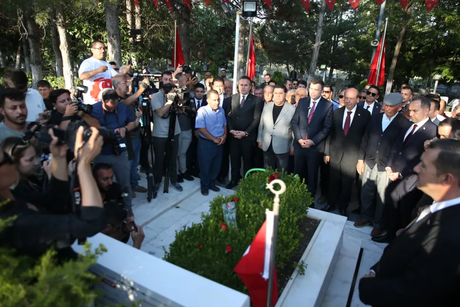 15 Temmuz Kahramanı Şehit Ömer Halisdemir Kabri Başında Anıldı