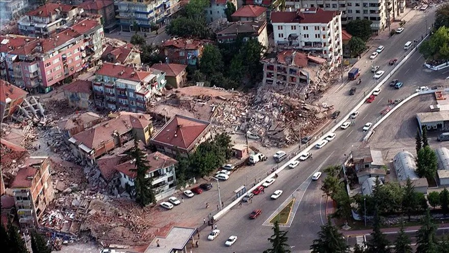 17 Ağustos Depreminin 27. Yılı: Hayatını Kaybedenler Anılıyor