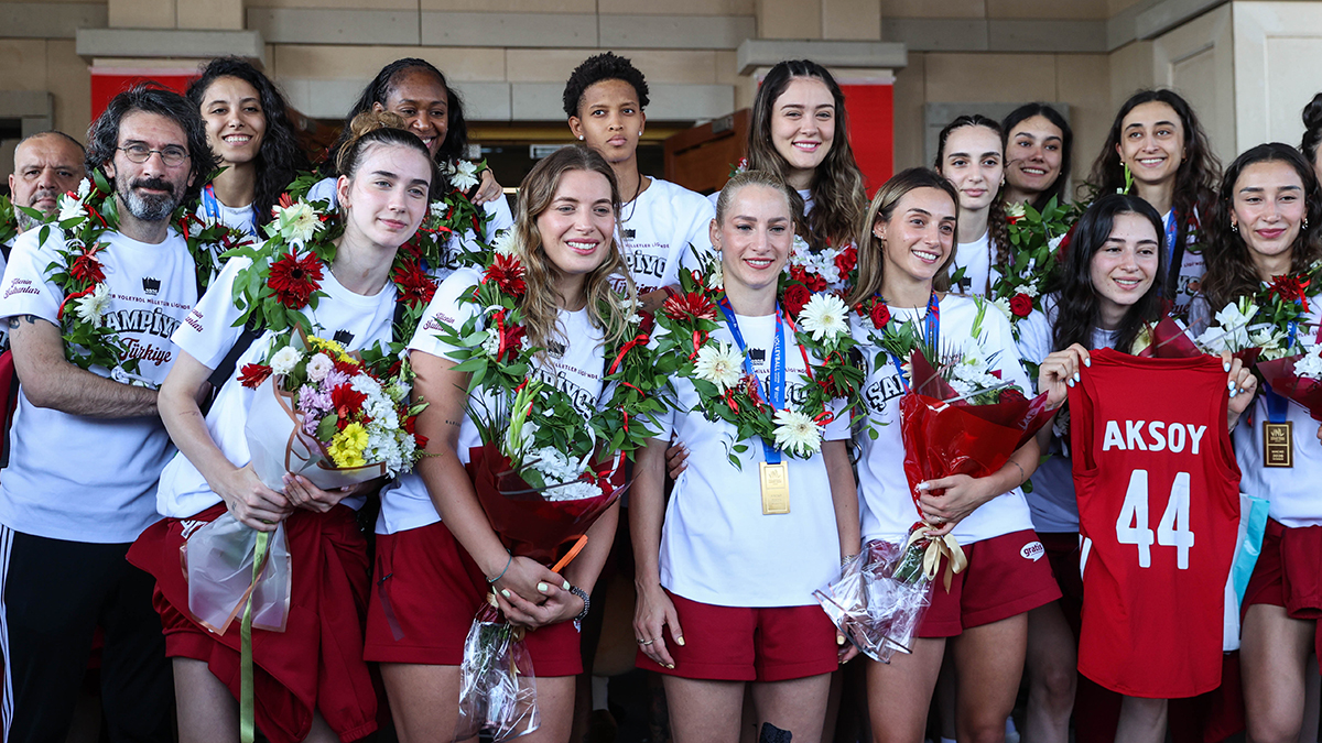 2026 FIVB Milletler Ligi Şampiyonu Filenin Sultanları Yurda Döndü