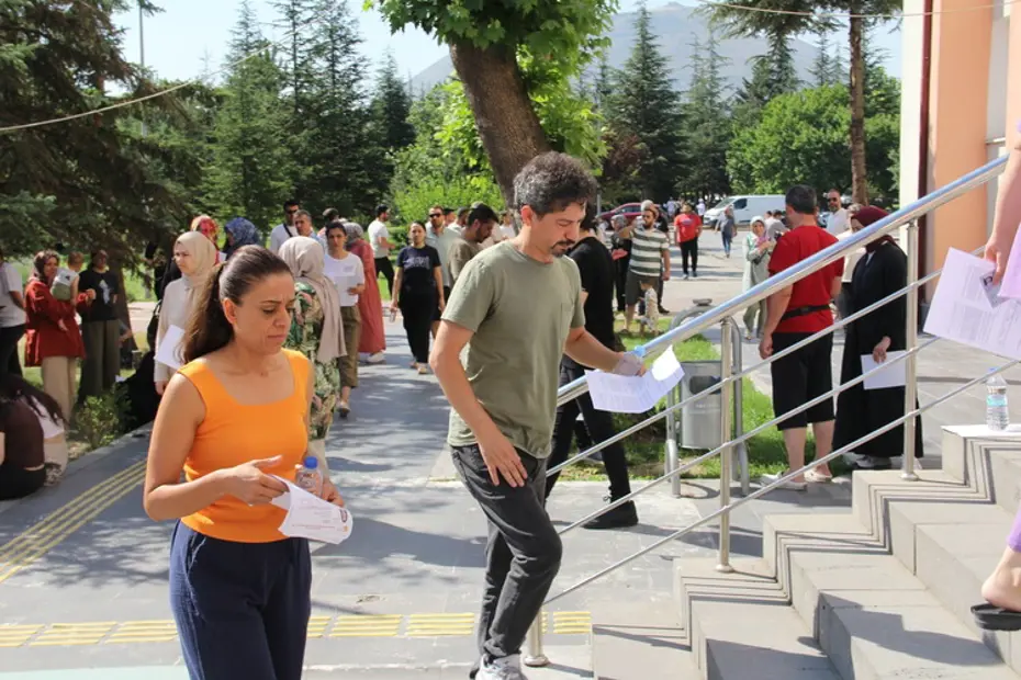 2026 MEB AGS Geç Başvuru Tarihleri: Sınav Başvurusu Nasıl Yapılır?