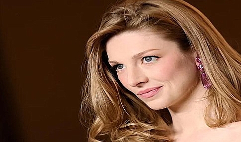 Dünyaca ünlü oyuncu Hunter Schafer cinsiyet uyum sürecini anlattı