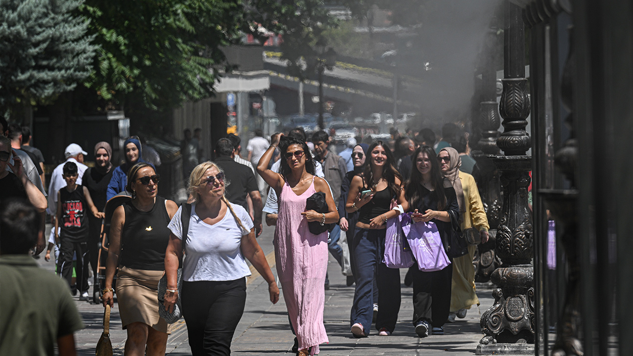 30 il için Meteoroloji'den uyarı geldi: Gök gürültülü sağanak, aşırı sıcak ve nem bunaltacak