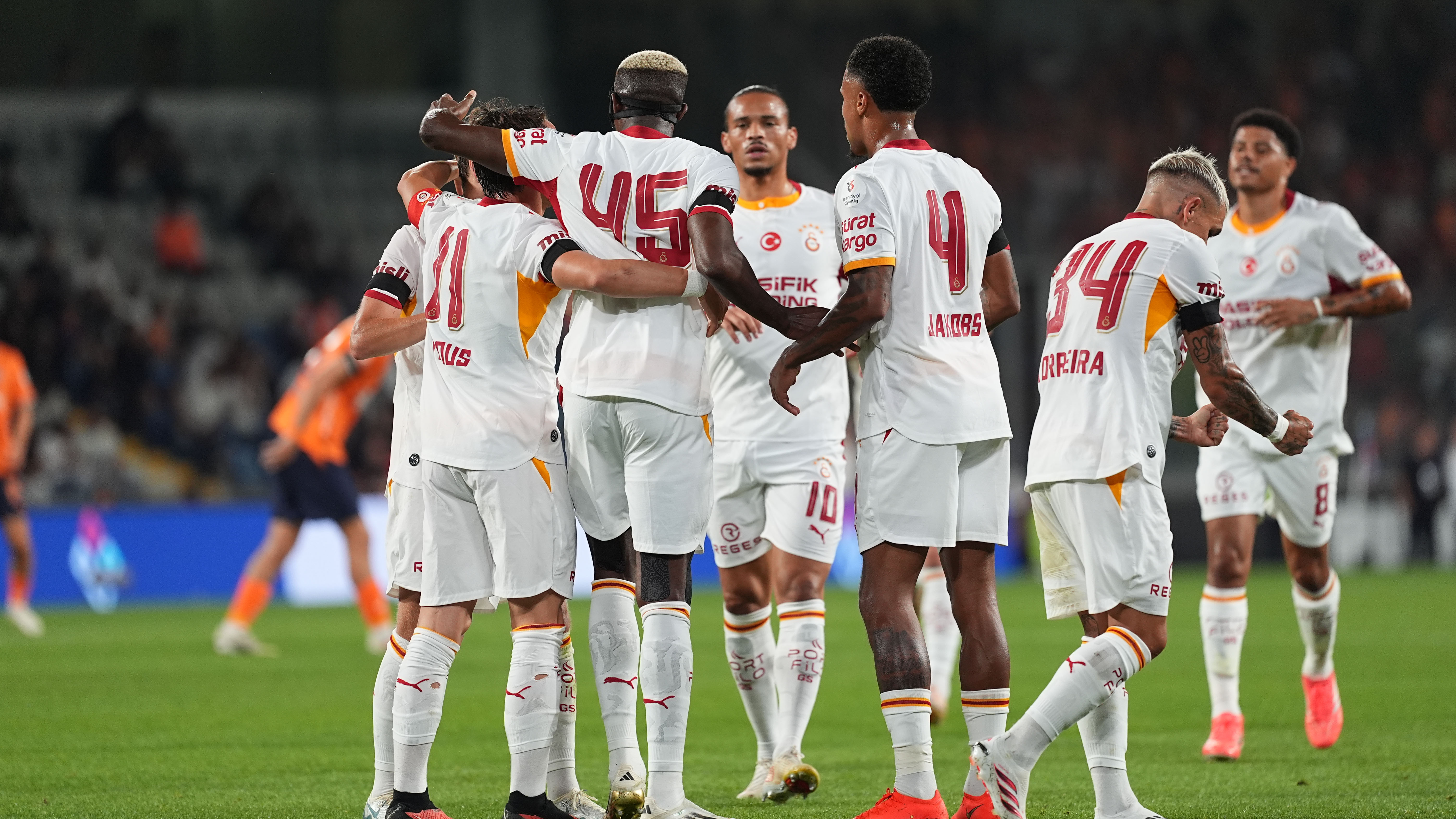 5 Gol ve 1 Kırmızı Karta Sahne Olan Maçta Kazanan Galatasaray