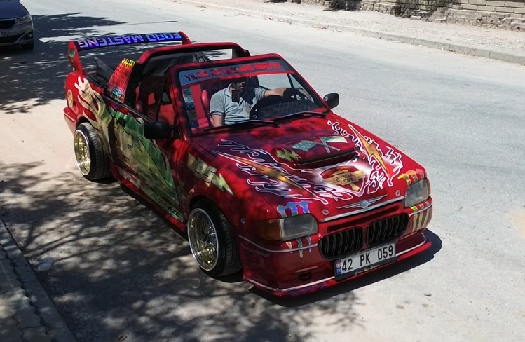 5 Yıl Emek Verdi: Konya'daki Usta Aracını Şimşek McQueen'e Dönüştürdü