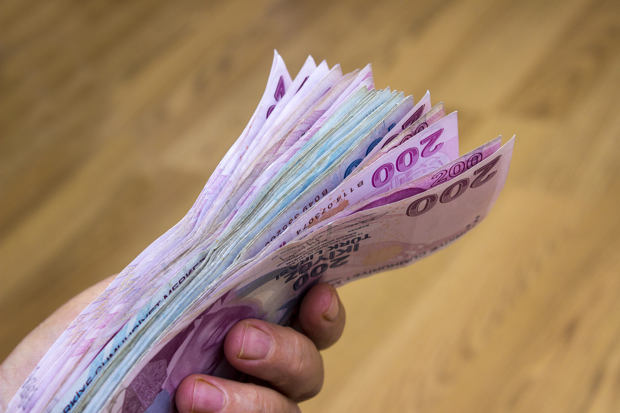 6 Milyon Emekliyi İlgilendiriyor: Fark Ödemeleri Bu Gece Yarısı Hesaplarda