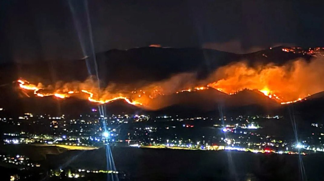 ABD'nin Nevada Eyaletinde Büyük Orman Yangını: 87 Bin Kişi Tahliye Edildi