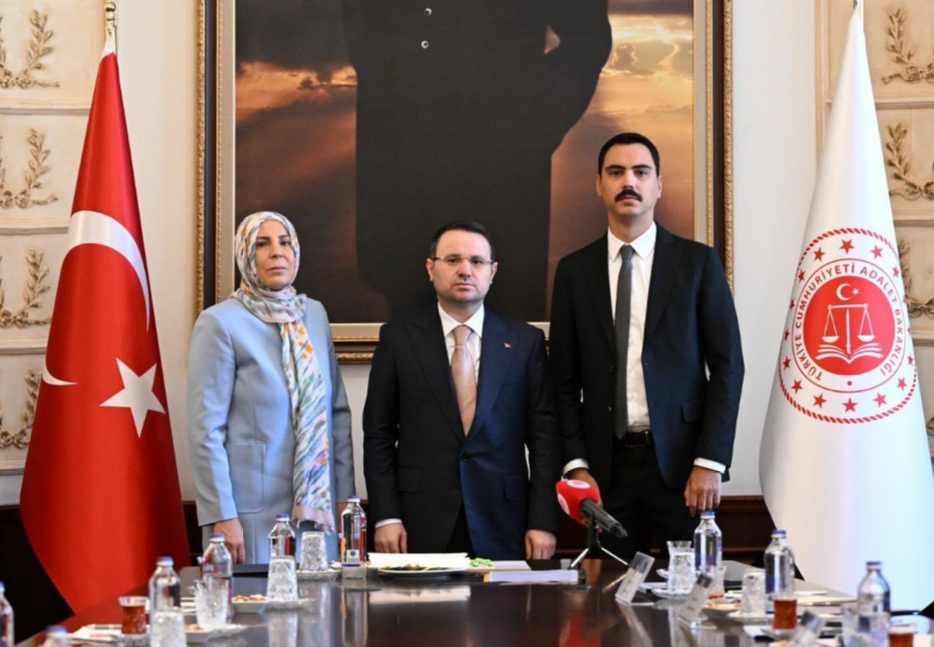 Adalet Bakanı Akın Gürlekten Muhsin Yazıcıoğlu Ailesiyle Kritik Görüşme