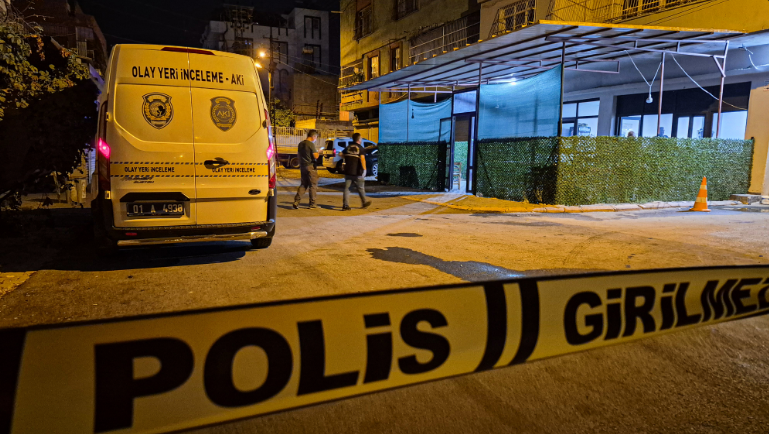 Adana'da Kahvehaneye Silahlı Baskın: 3 Yaralı