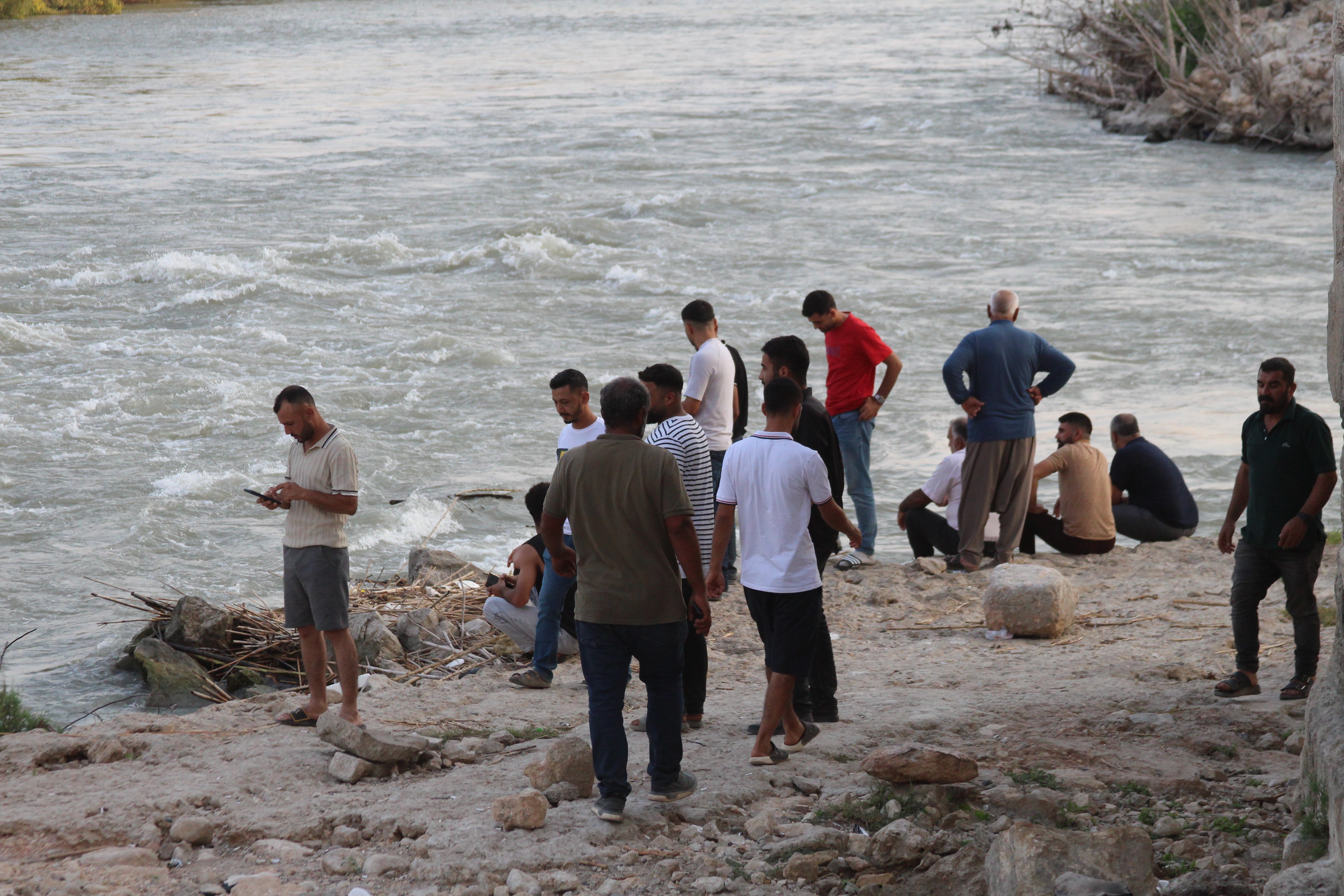 Adana'da Korkunç Olay: Ceyhan Nehri'ne Giren İki Çocuk Kayboldu