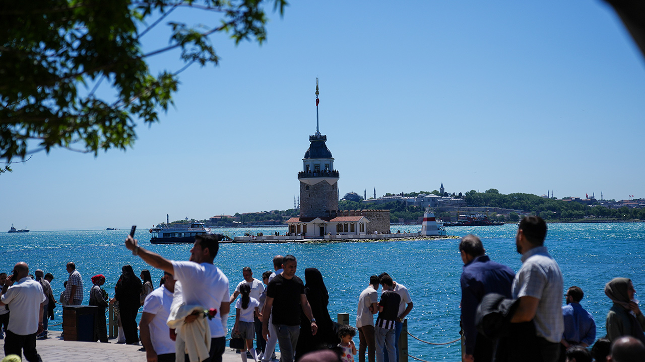 Afrika ve Basra Sıcakları İstanbul'u Teslim Aldı: Ağustos Sonuna Kadar Sürecek