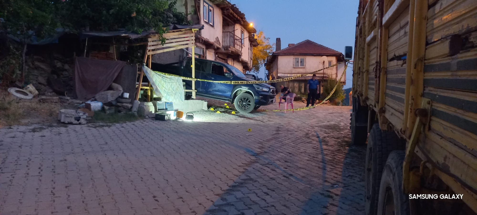 Afyonkarahisar'da Telefon Tartışması Kanlı Bitti: 77 Yaşındaki Adam İki Genci Öldürdü