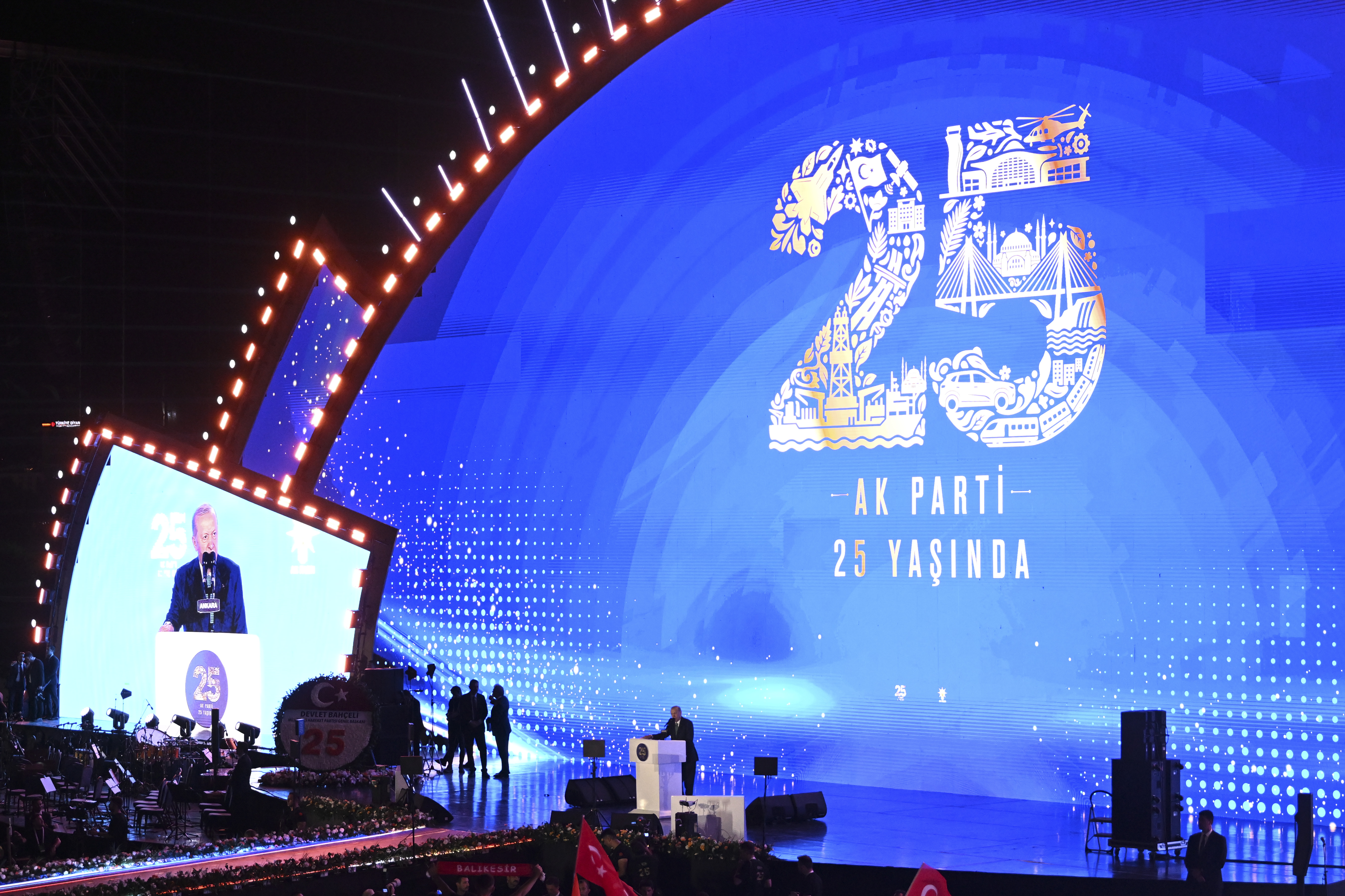 AK Parti'den Geleceğe Yatırım: 25. Yıl Vizyon Belgesi Açıkladı