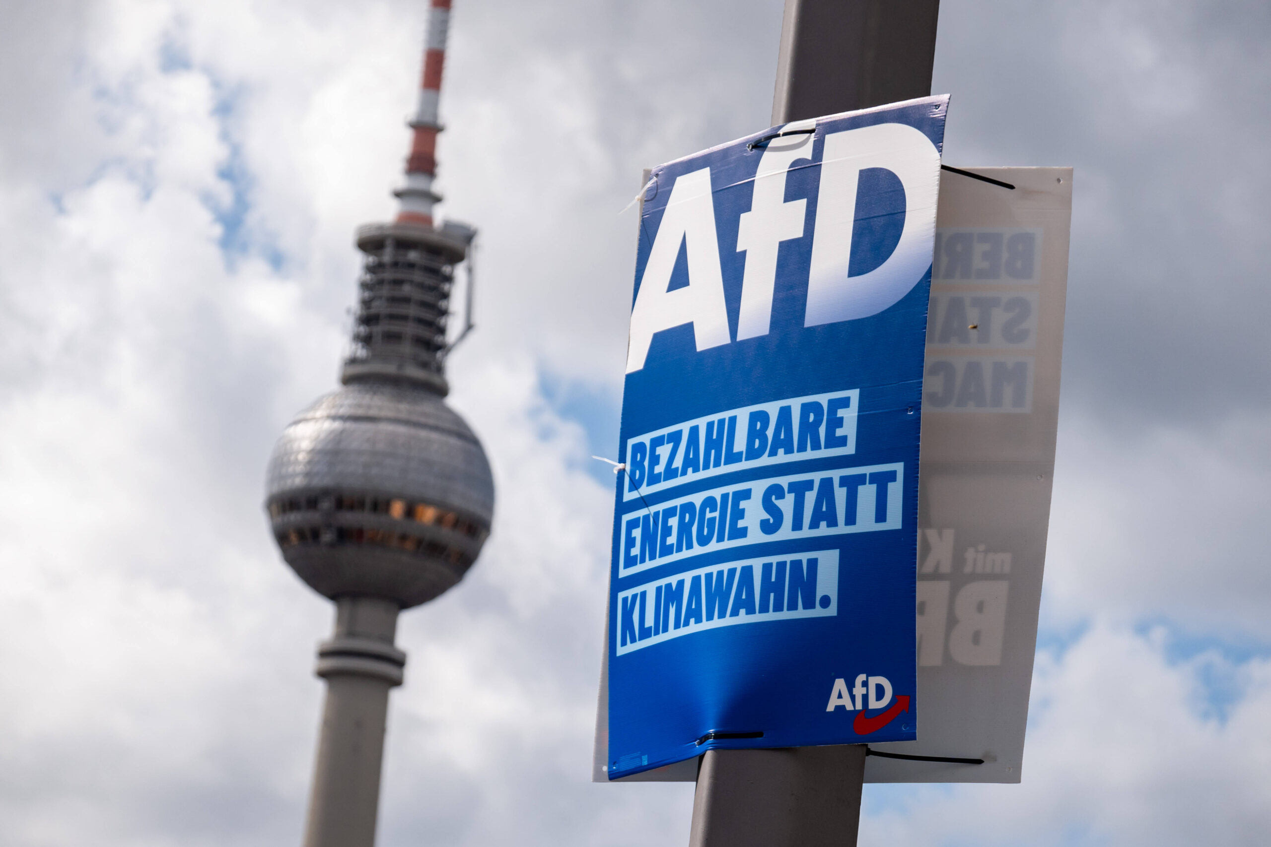 Almanya'da Kritik Seçim: Aşırı Sağcı AfD Doğu'da İlk Eyalet Hükümetini Kurmaya Hazırlanıyor