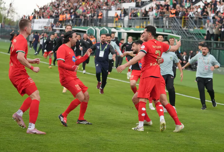 Amedspor Tarih Yazdı: Süper Lig'e Yükseldi