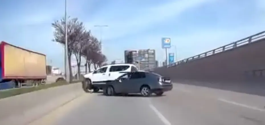 Ankara'da Trafik Magandası Dehşeti: Makas Atarken Kazaya Neden Oldu
