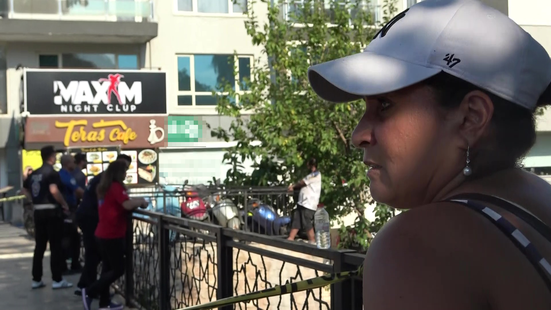 Antalya'da Korkunç Anlar: Korkuluklara Tırmanan Adamı 3 Saat Boyunca Yalnız Bırakmadı