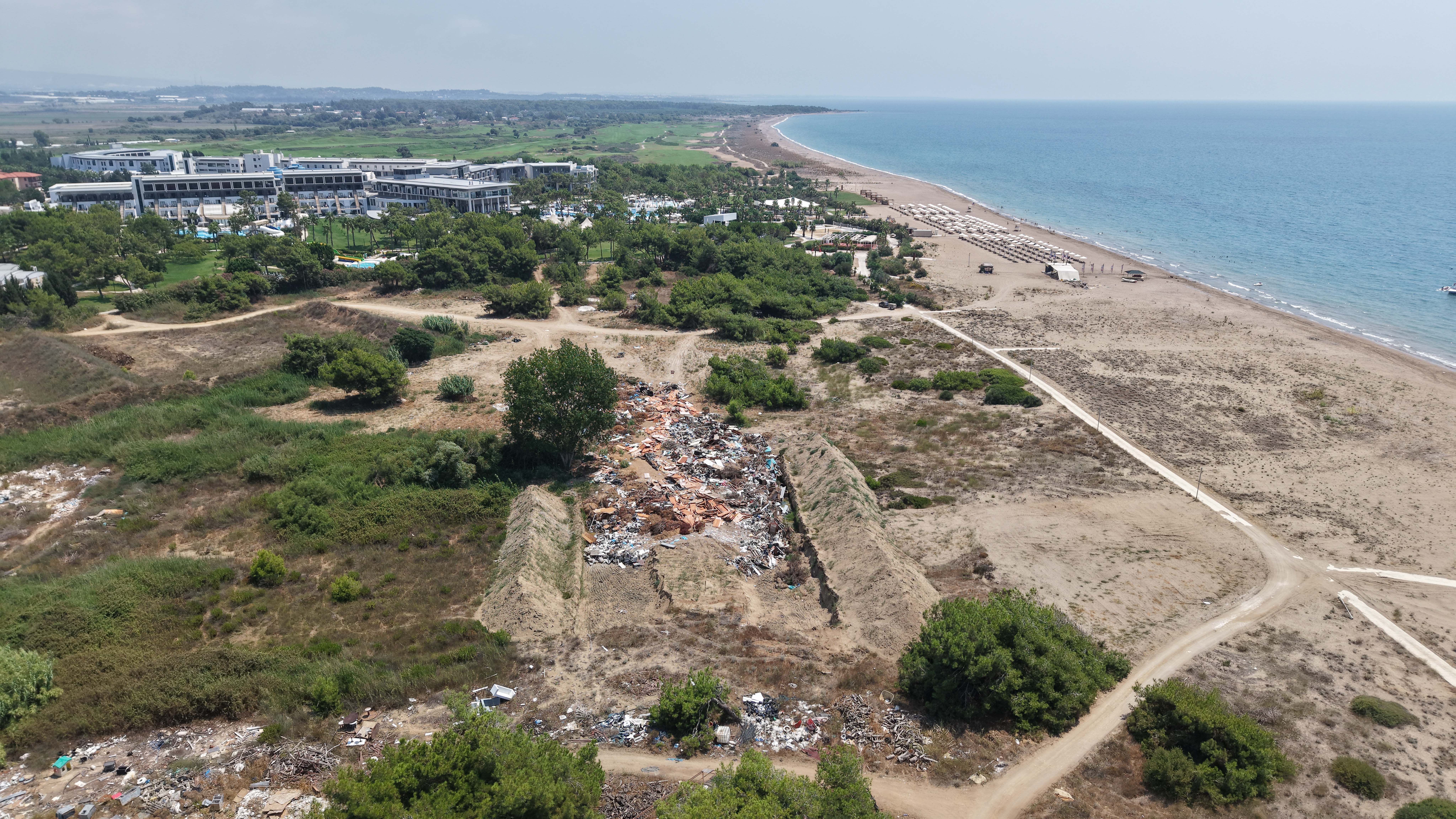 Antalya'da Plajı Çöplüğe Çeviren Beş Yıldızlı Otele Rekor Ceza