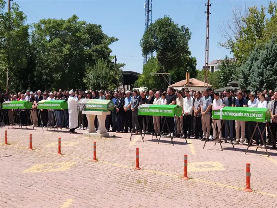 Antalya'daki Facia Kazada Hayatını Kaybeden Beş Kişi Son Yolculuğuna Uğurlandı