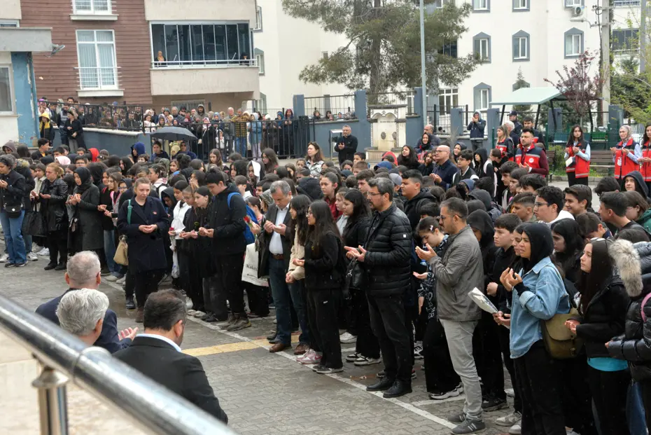 Ayser Çalık Ortaokulu Yeni Binasında Eğitimle Buluştu: İlk Gün Seferberliği