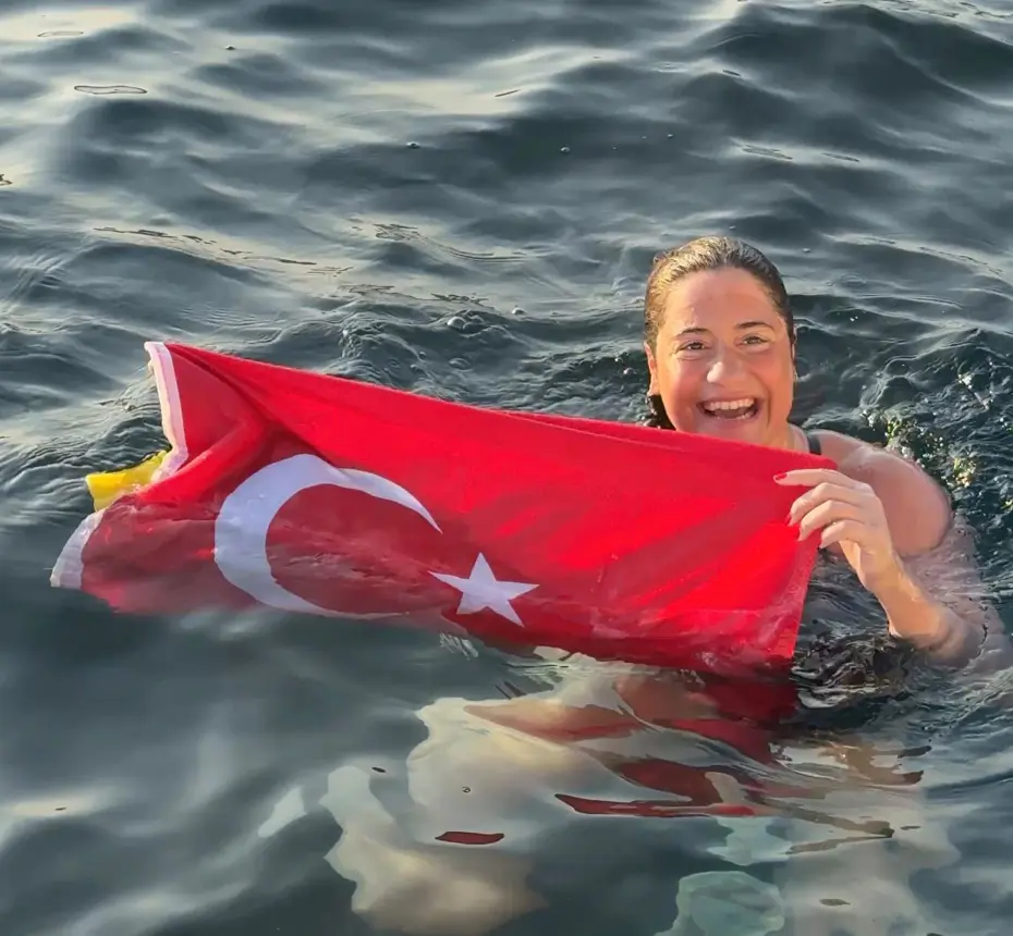 Aysu Türkoğlu'ndan Tarihi Başarı: Tsugaru Kanalı'nı Yüzerek Geçti