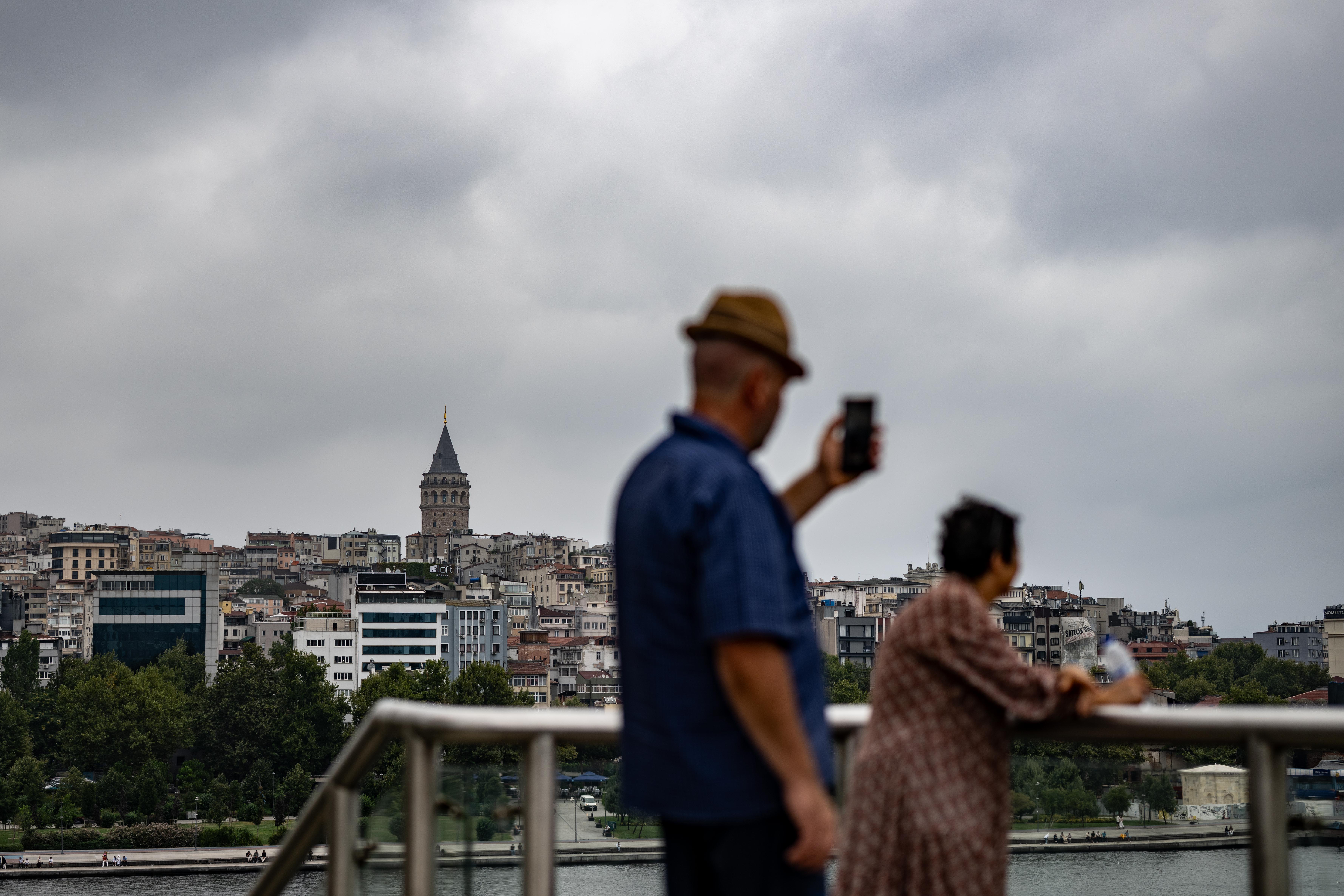Balkanlardan Gelen Serin Hava İstanbul'u Etkisine Alacak: Fırtına ve Sağanak Uyarısı