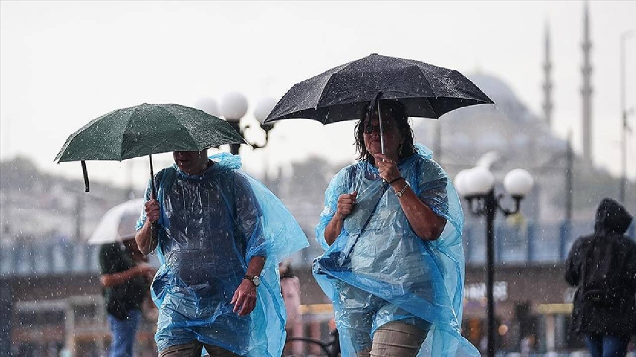 Balkanlardan Gelen Soğuk Hava Dalgası Etkisini Gösteriyor: İstanbul'da Yağış ve Serinleme Başladı