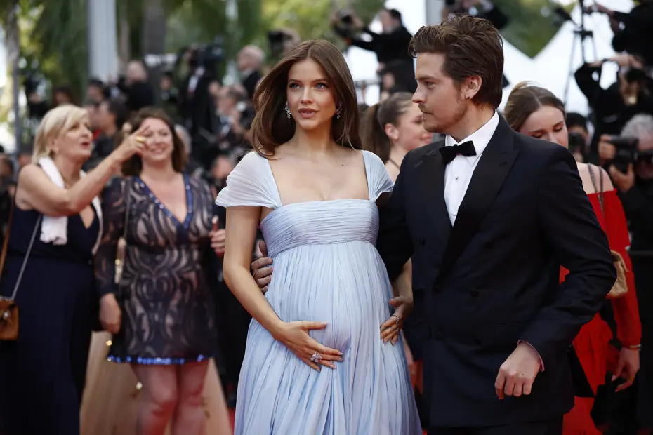 Barbara Palvin ve Dylan Sprouse'dan Mutlu Haber: Cannes'da İlk Bebek Müjdesi