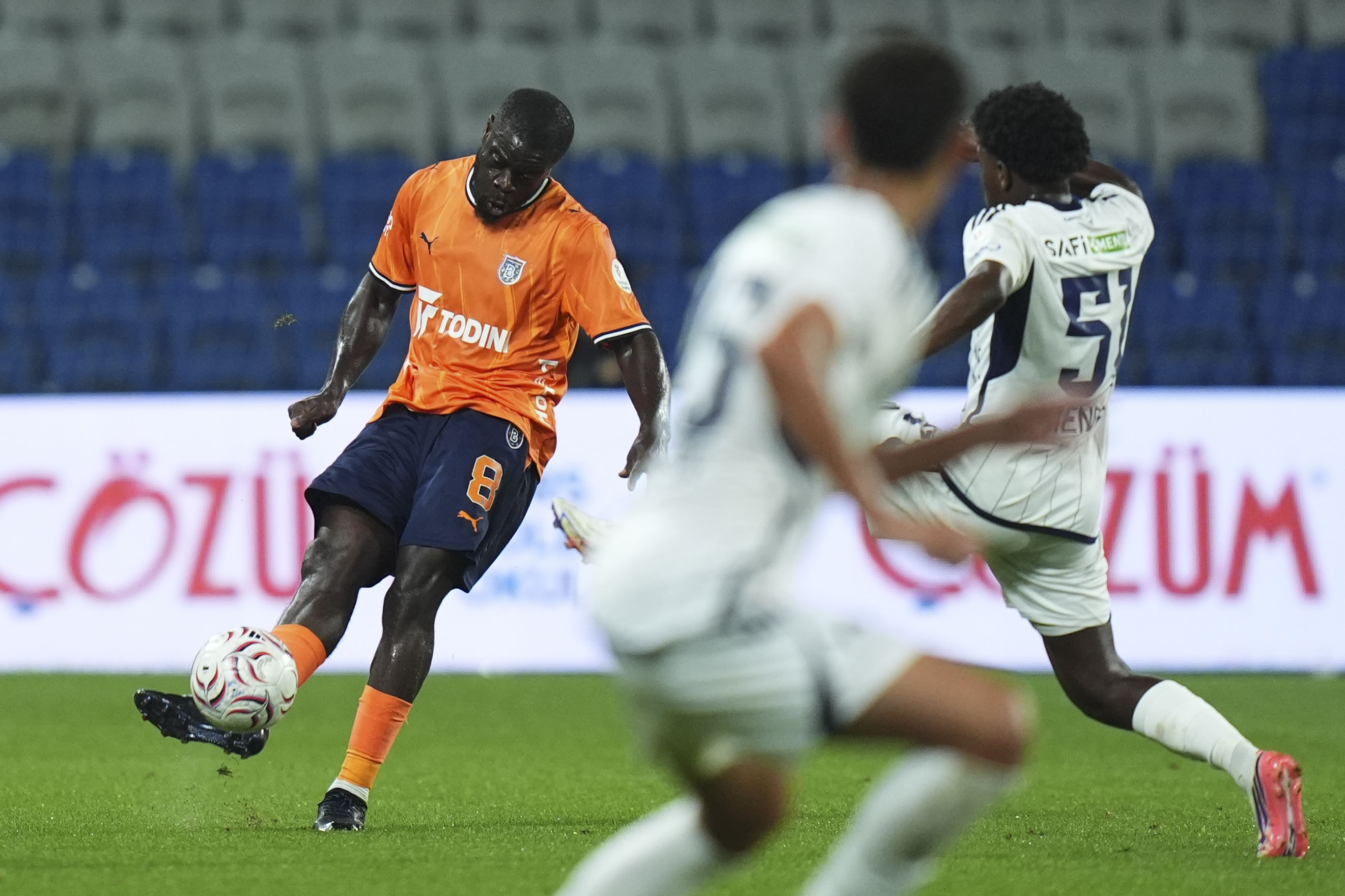 Başakşehir ile Kasımpaşa Puanları Paylaştı: Trendyol Süper Lig'de 1-1 Beraberlik