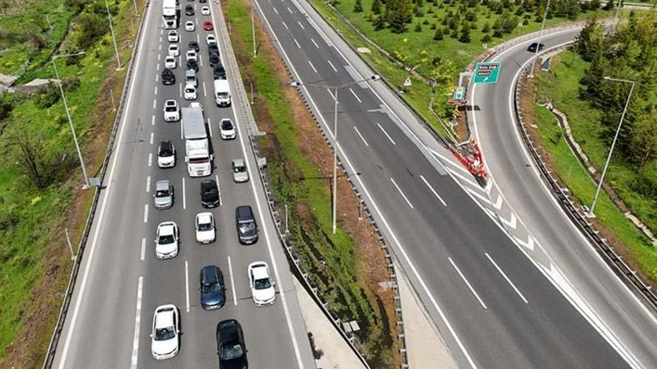 Bayram Tatili Başladı: Bolu Dağı Geçişinde Trafik Yoğunluğu