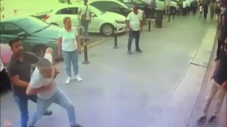 Bayrampaşa Otogarı'nda Kanlı Kavga: Bıçaklı Saldırıda İki Yaralı