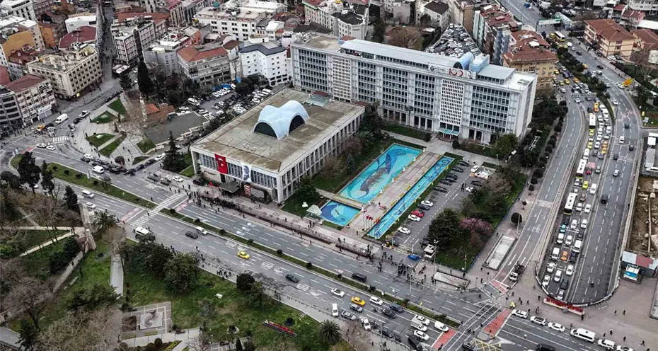 Belediyelere Kapsamlı Operasyon: İBB, Üsküdar ve Merkezefendi'de Gözaltılar