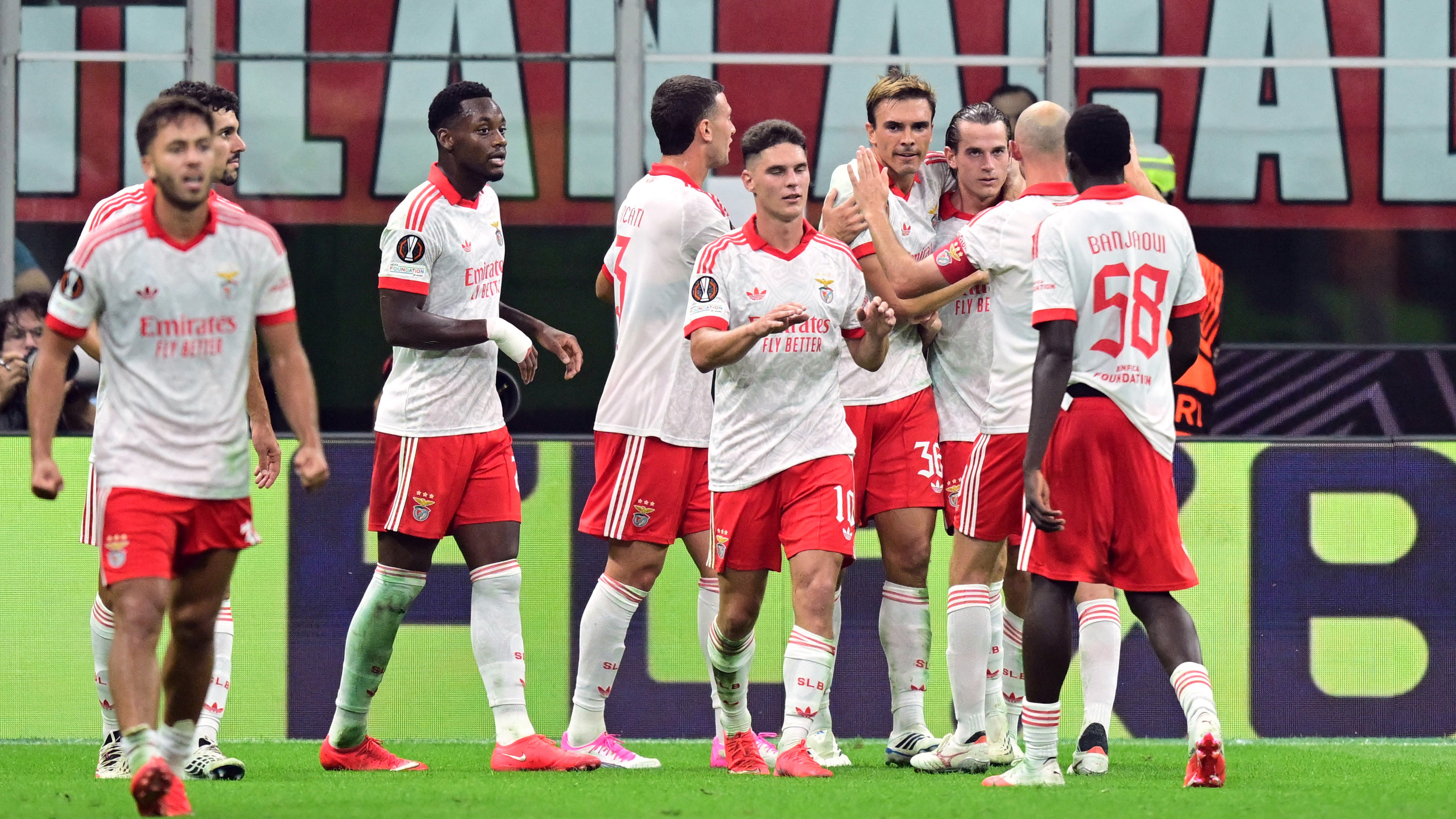 Benfica, Milan'ı Deplasmanda İki Golle Geçti