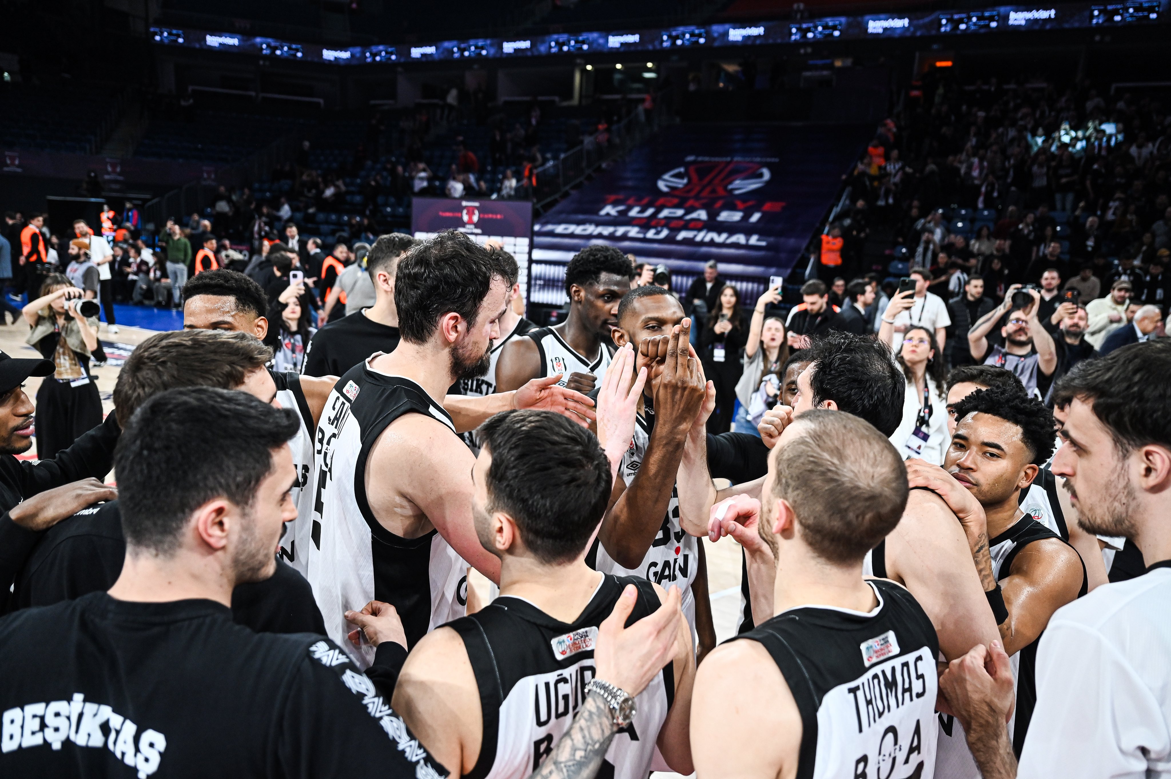 Beşiktaş Basketbol'da Şok Ayrılıklar: Matt Thomas ve Vitto Brown İle Yollar Ayrıldı