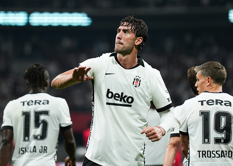 Beşiktaş'ın Yıldızı Vlahovic'e Şok Ceza Tehlikesi