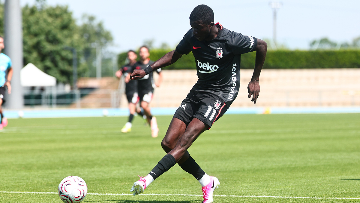 Beşiktaş'ta Şok Kırmızı Kart: Yeni Transfer Ouattara 5 Dakikada Oyundan Atıldı