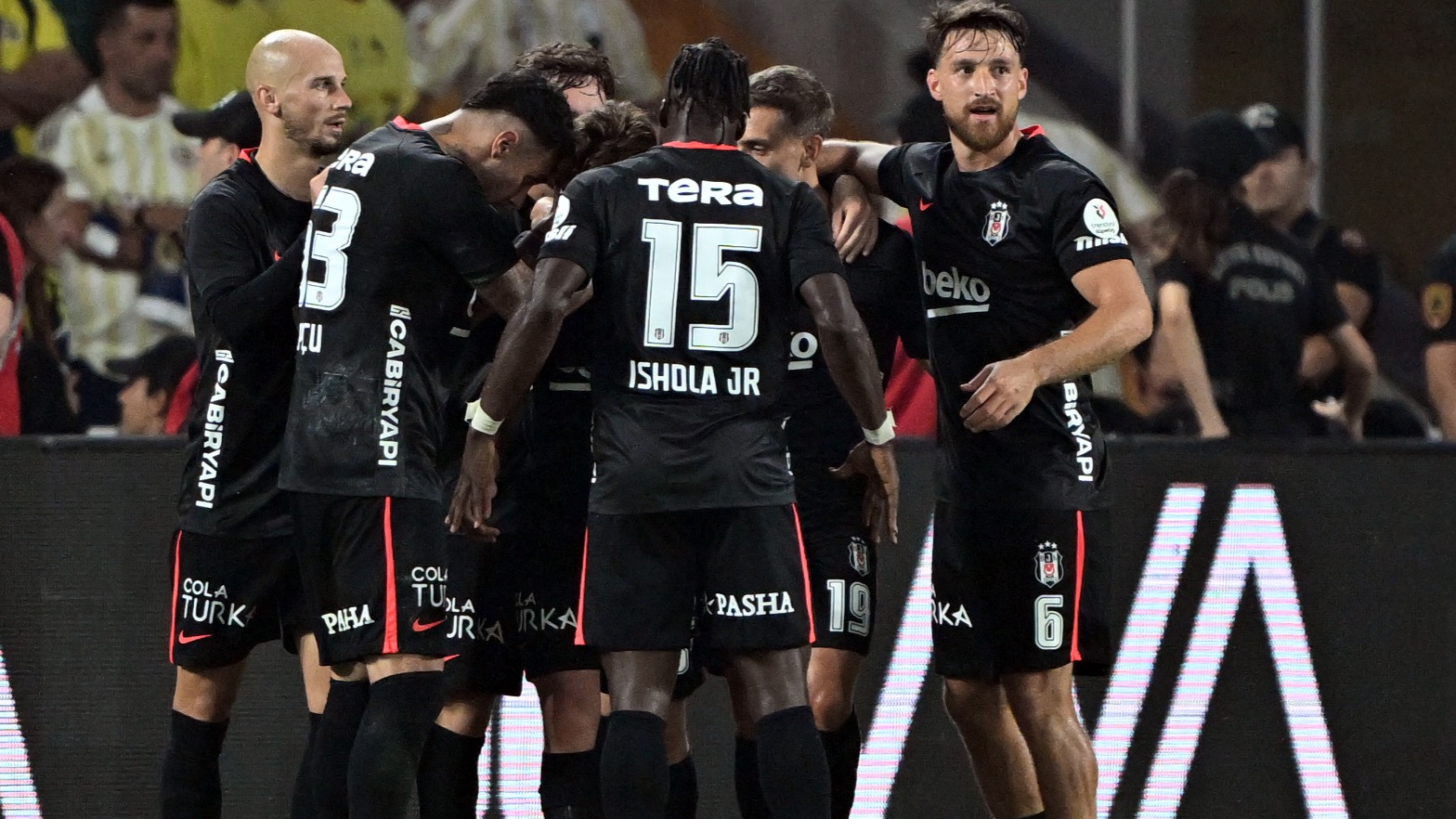 Beşiktaş'tan Kadıköy'de Tarihi Zafer: Fenerbahçe'yi 2-1 Yendi