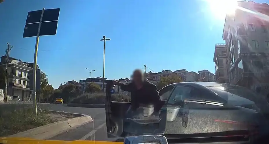 Beylikdüzü'nde Trafik Terörü: Taksiciye Saldırı Anları Kamerada