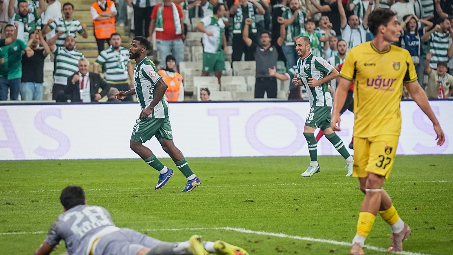 Bursaspor 40 Bin Taraftarın Önünde İstanbulspor'u Farklı Geçti