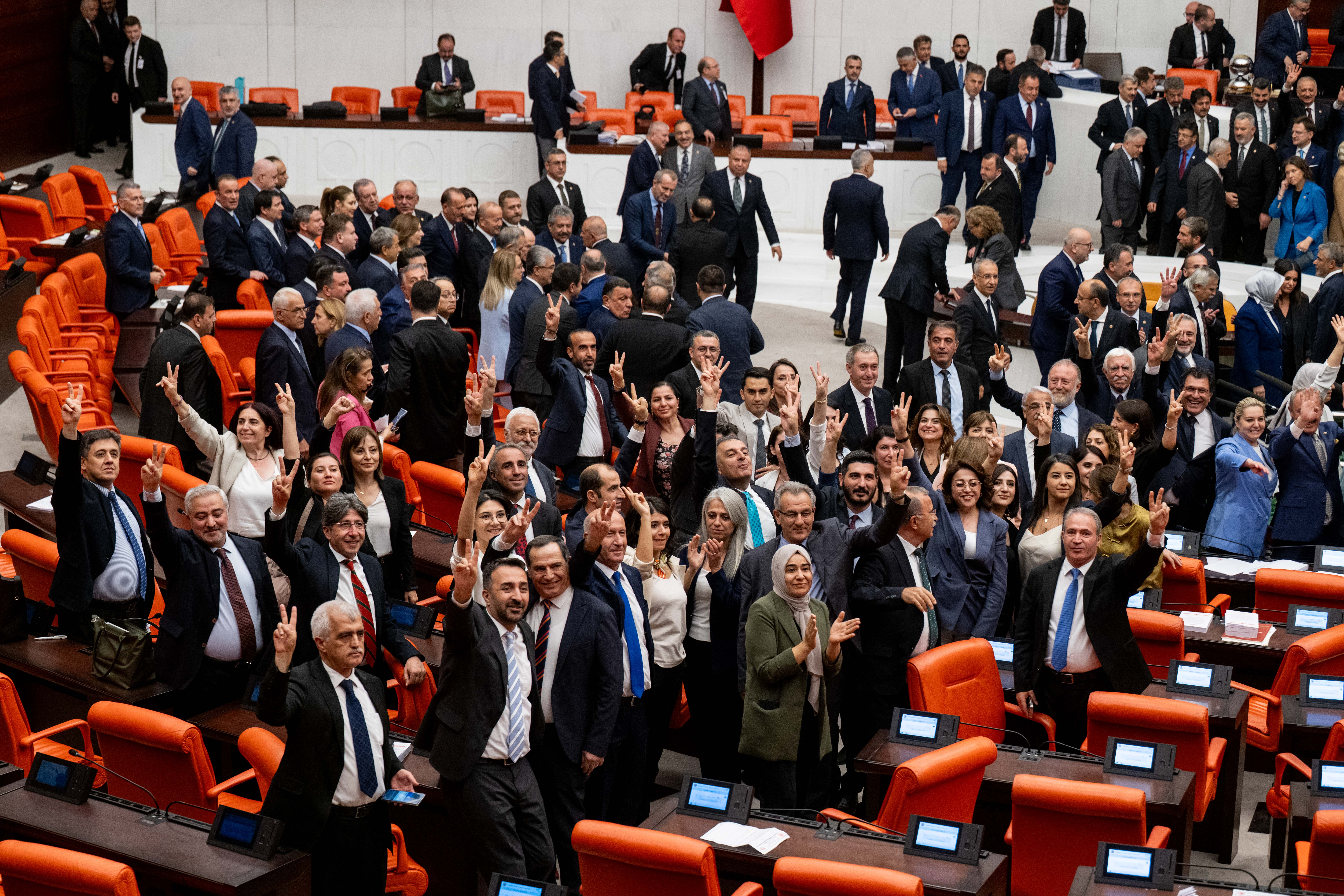 Çerçeve Yasa Oylamasında Dikkat Çeken Ayrıntılar: Yasaya Kimler Ret Oyu Verdi?