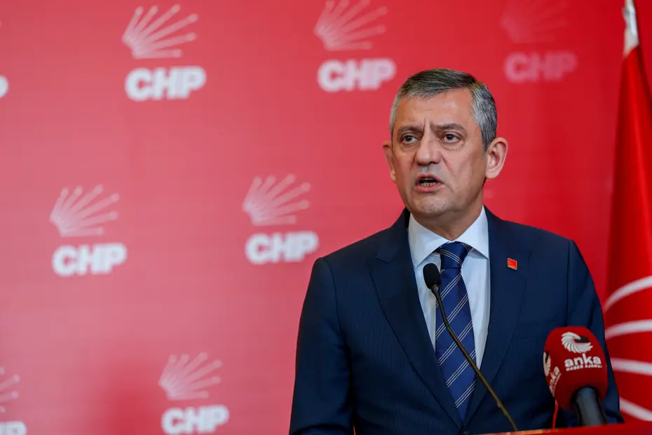 CHP'de Kritik Süreç: Özgür Özel'den Yeniden Grup Başkanlığı ve Kurultay Çağrısı