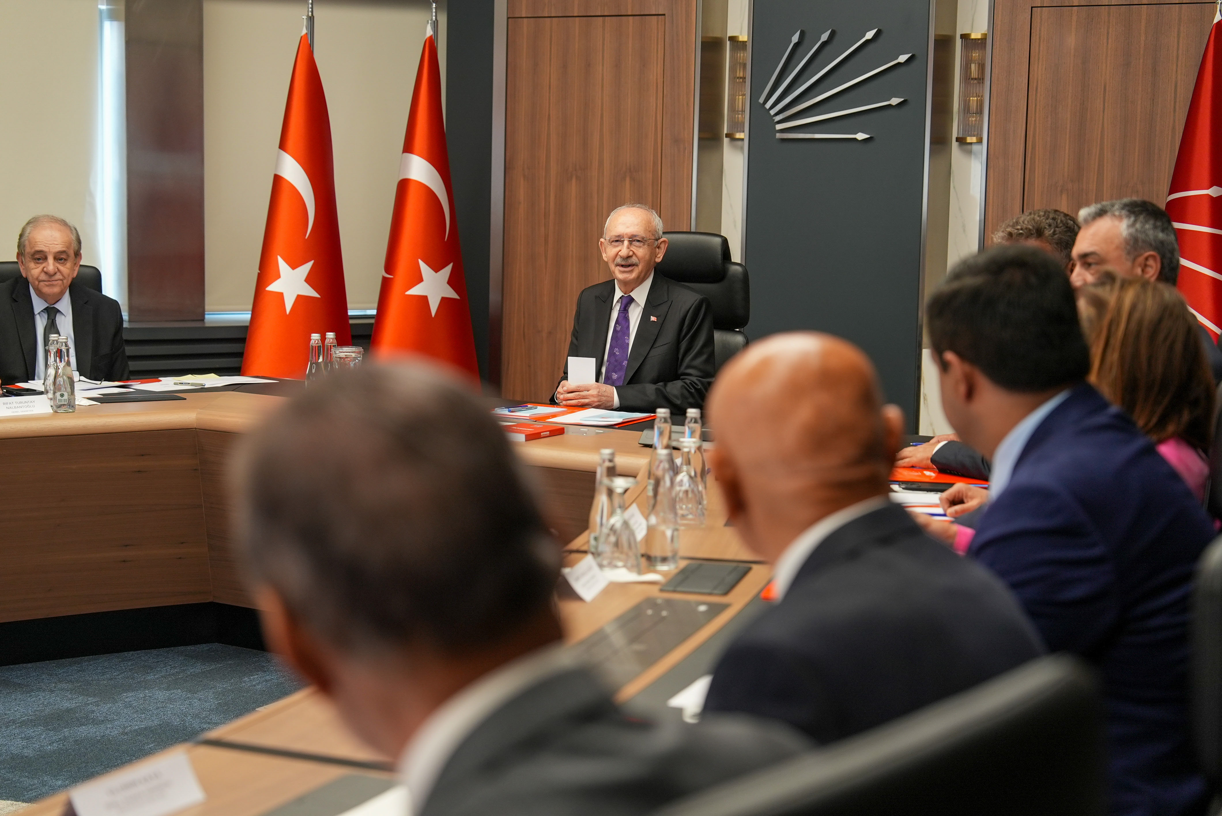 CHP'de Kritik Zirve: MYK ve PM Toplanarak Kongre Tarihlerini Belirleyecek