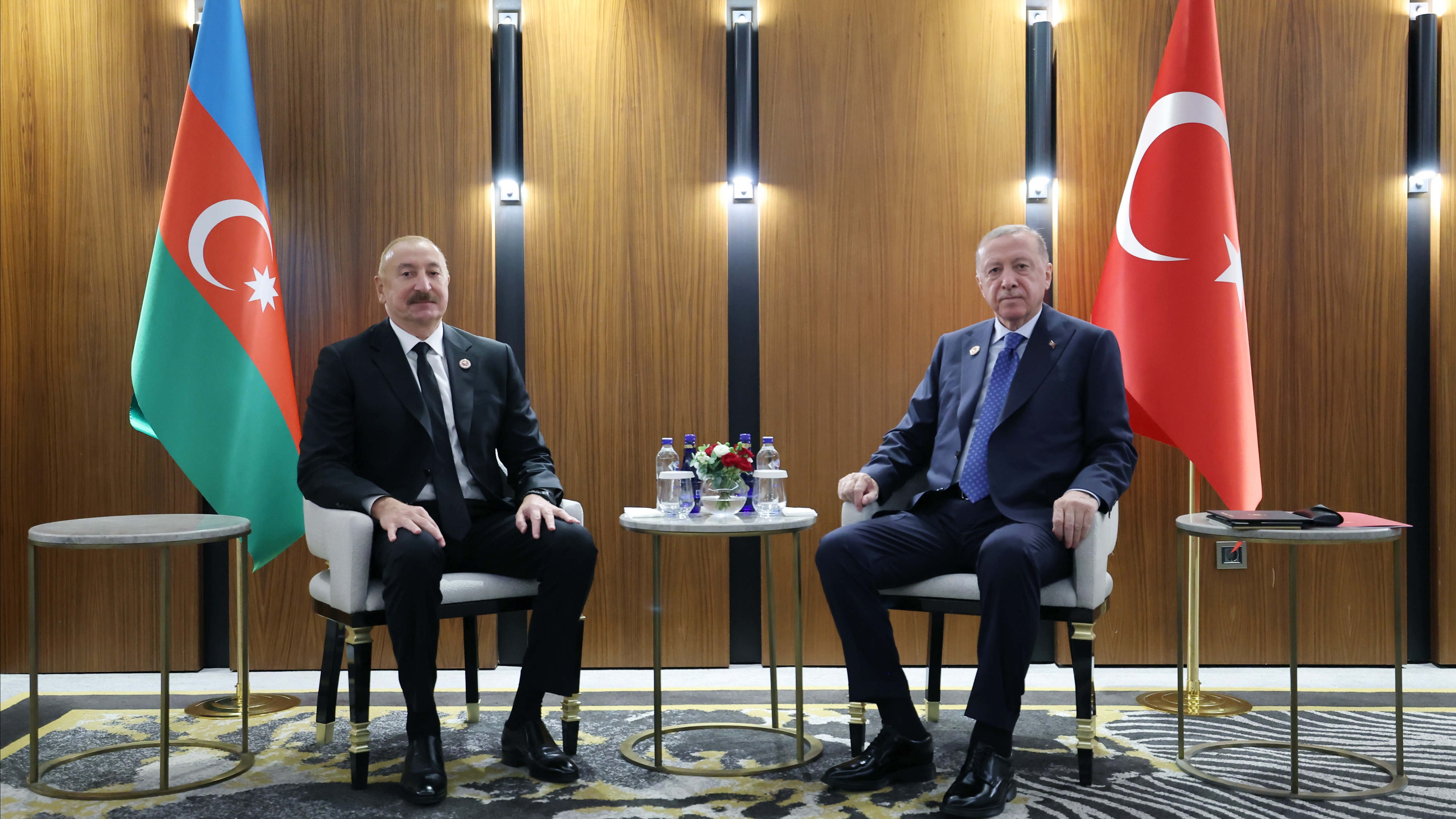 Cumhurbaşkanı Erdoğan, Azerbaycan Cumhurbaşkanı Aliyev ile Bir Araya Geldi