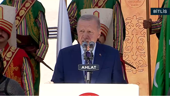 Cumhurbaşkanı Erdoğan'dan Tarihi Mesaj: Malazgirt'e Giden Yol Ahlat'tan Açıldı