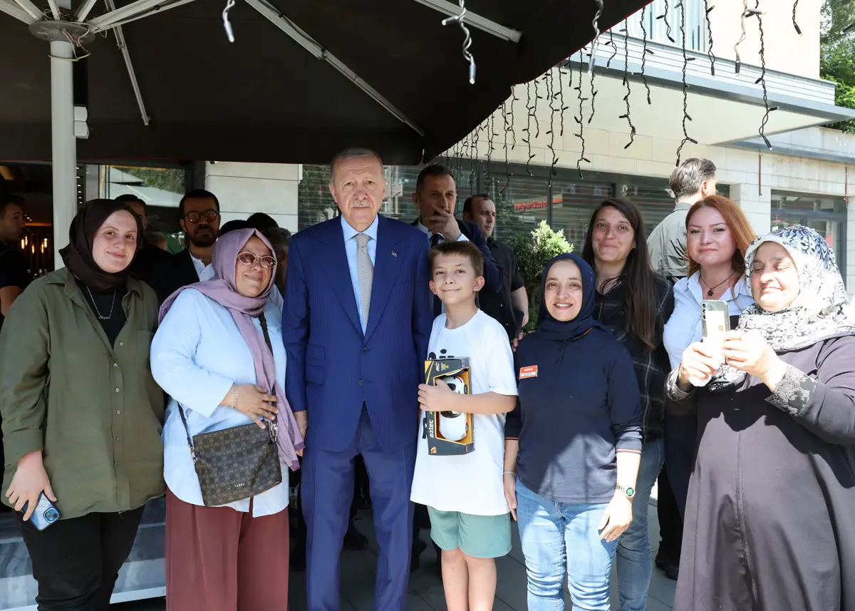 Cumhurbaşkanı Erdoğan'dan Üsküdar'da Esnaf ve Vatandaş Ziyareti