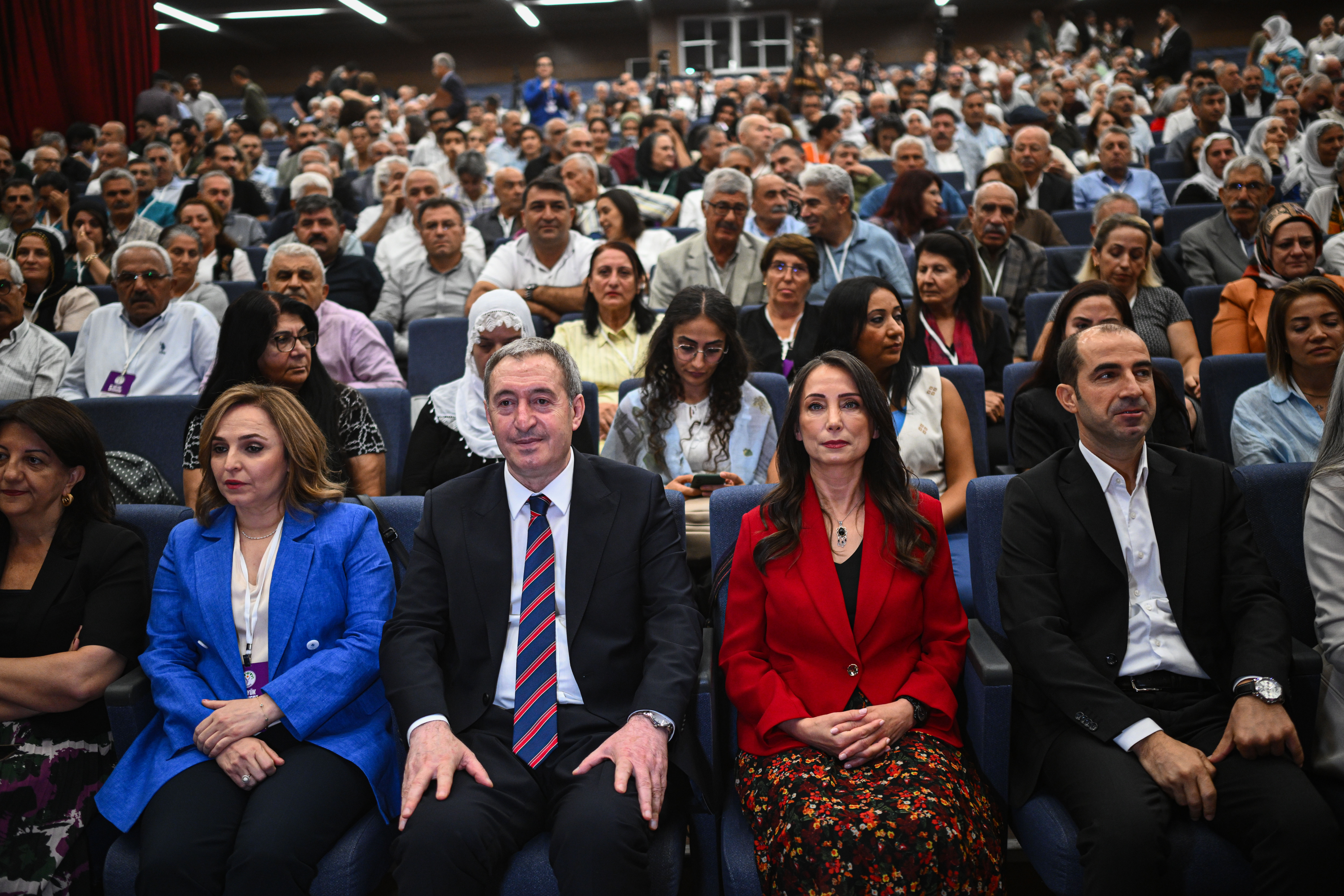 DEM Parti 5. Olağan Kongresi'nde Tuncer Bakırhan ve Tülay Hatimoğulları Güven Tazeledi