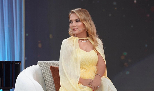 Demet Akalın'ın Sahne Işıltısının Sırrı: For Costume İmzası