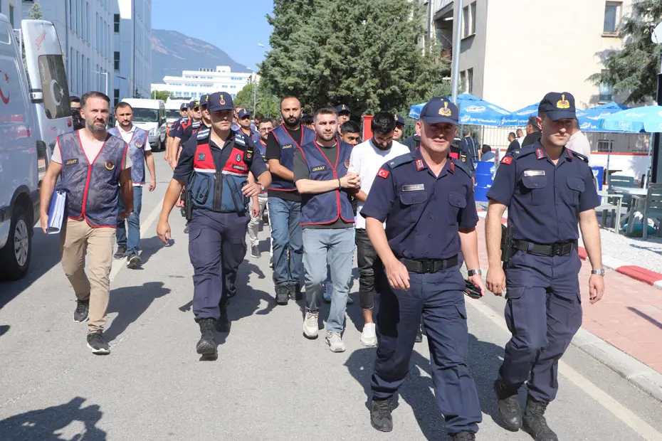 Denizli'de 4 Milyonluk Vurgun: Hakim ve Savcı Yalanıyla Yaşlı Kadını Dolandırdılar
