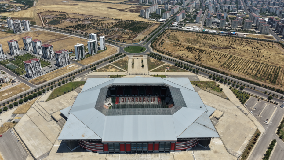 Diyarbakır Stadyumu Süper Lig'e Hazırlanıyor: Çimler İçin Özel Soğutma Sistemi
