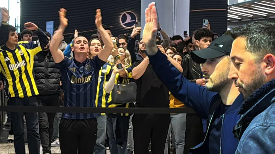 Domenico Tedesco İstanbul'a Veda Etti: Havalimanında Duygusal Anlar