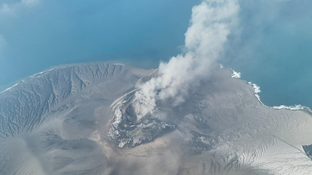 Endonezya'da Anak Krakatau Yanardağı Patladı: Hayat Durma Noktasına Geldi